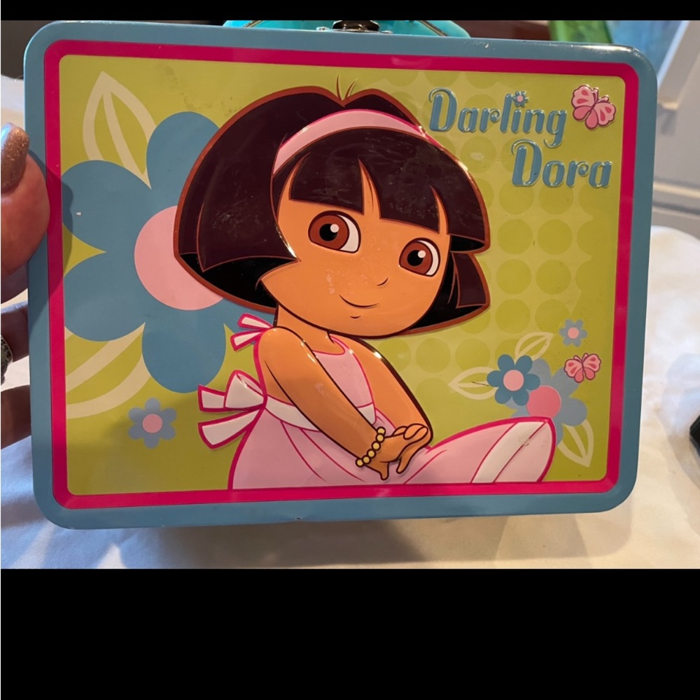 Darling Dora Lunchbox